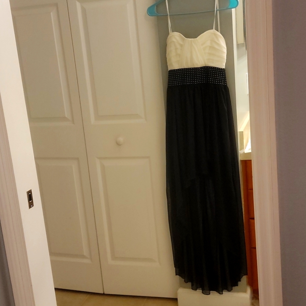 White/Black fitted high-low dress